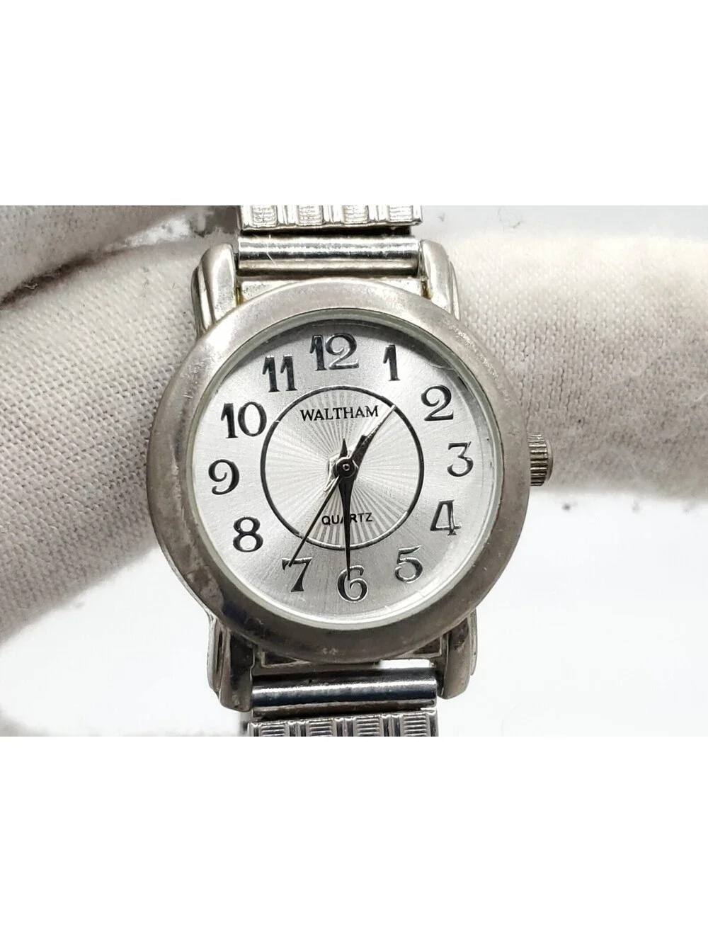 Waltham Quartz Womens Watch New Battery Silver Tone Expandable Band 24mm